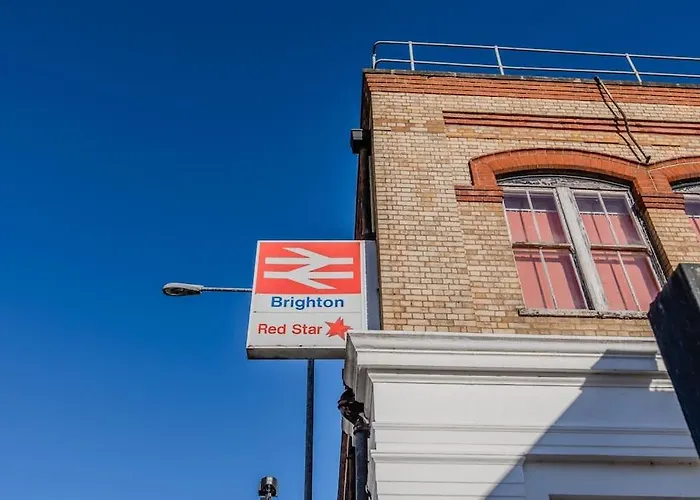 2 Bedroom Flat Next To Brighton Station & Beach I Sleep 8