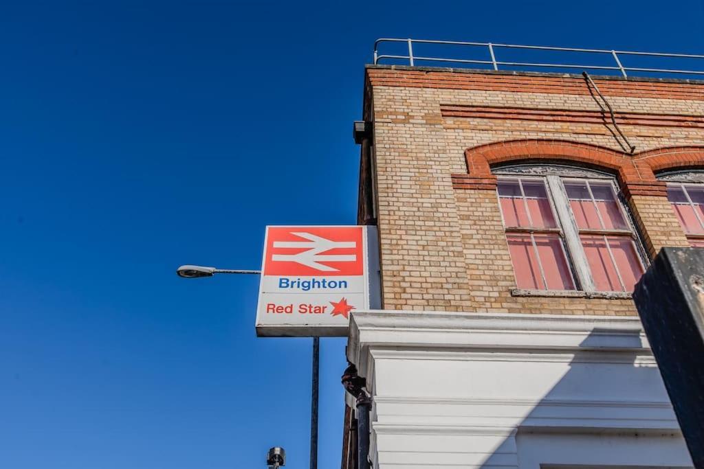 2 Bedroom Flat Next To Station & I Sleep 8
