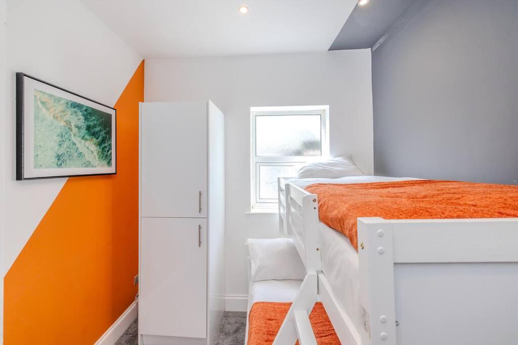 2 Bedroom Flat Next To Station & I Sleep 8 * Brighton