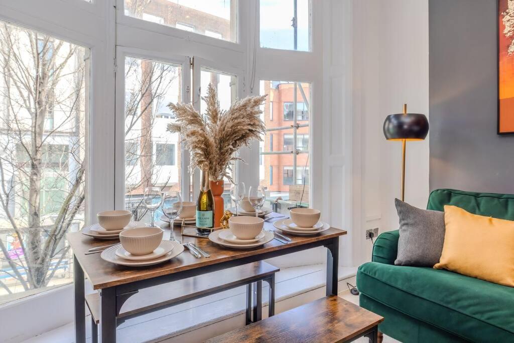 Apartment 2 Bedroom Flat Next To Station & I Sleep 8 Brighton